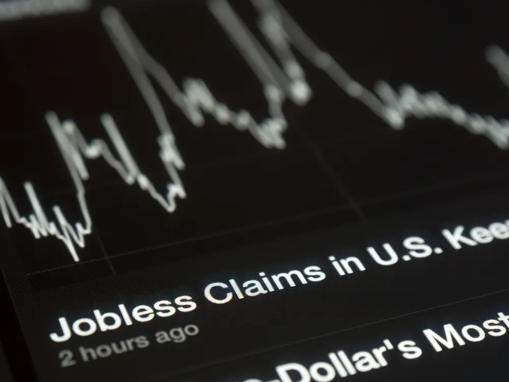 d92ce980-2b23-41b0-819a-64803727738c Gold price holding above $4,200 as U.S. jobless claims remain below 200k teaser image