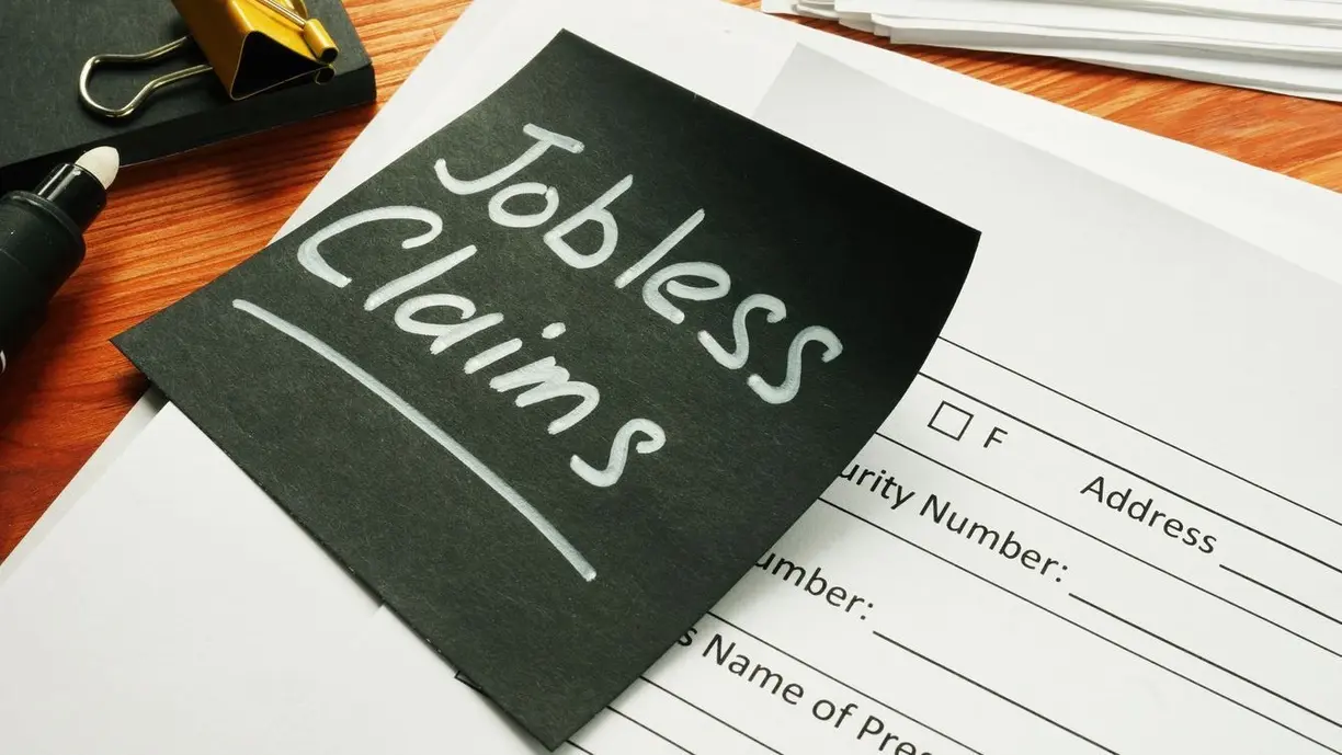 Spot gold approaches $4,400/oz after U.S. weekly jobless claims rise to 209k teaser image