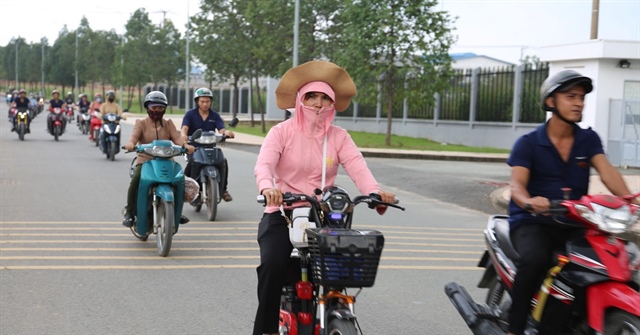 Mức lương doanh nghiệp trả cho người lao động không được thấp hơn mức lương tối thiểu. Ảnh: HN