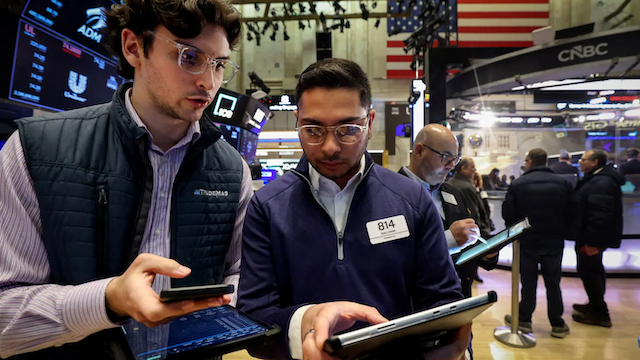 chung-khoan-my-18-02