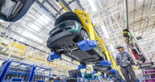 Ôtô điện được sản xuất tại nhà máy ở tỉnh Giang Tô, Trung Quốc. (Ảnh: THX/TTXVN)